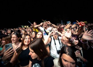 JOKER MANIJA U LUCI BEOGRAD – JOKER OUT I GENERACIJA LJUBAVI I NADE PRIPREDILI VEČE ZA PAMĆENJE NA NAJVEĆEM OPEN AIR KONCERTU BENDA U BEOGRADU